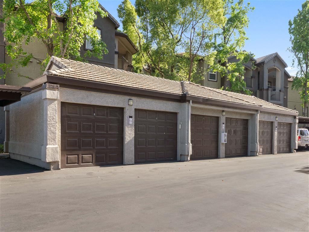 River Oaks Apartment Homes photo 3